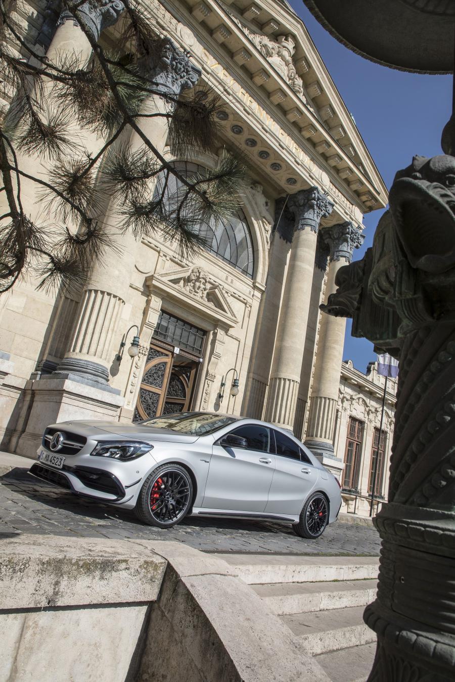  Mercedes-AMG CLA45 4Matic 2016 года  (фото 4 из 40)